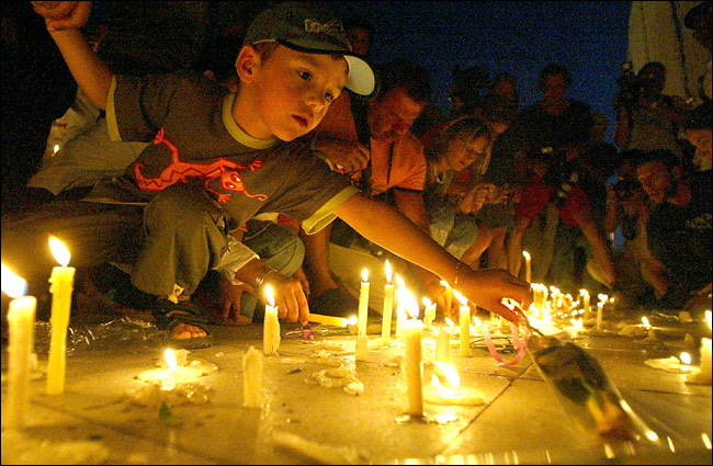 Demonstrators light candles at a memorial display at the Ghazala Gardens hotel, the site of one of three bombings a day earlier, Sharm A-Sheik, July 25, 2005.