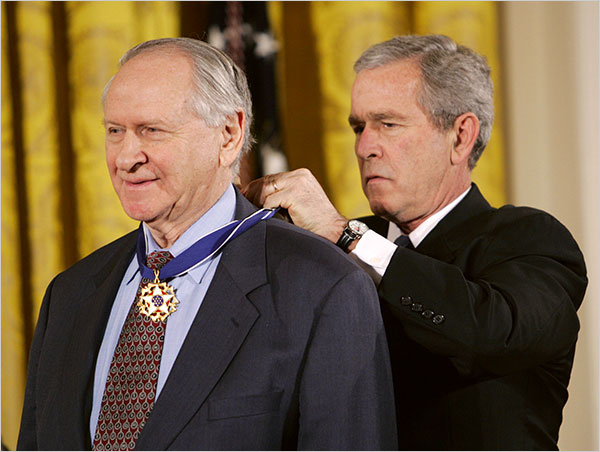 President George W. Bush awards writer William Safire the Presidential Medal of Freedom, 2006.