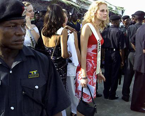Miss France, Caroline Chamorand, and Miss Israel, Carol Lowenstein, among other Miss World contestants, Calabar, Nigeria, November 17, 2002.