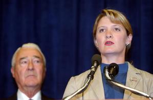 Deena Burnett and her father-in-law Thomas E. Burnett Sr., Washington news conference, Aug 15, 2002.