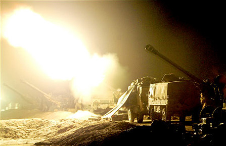 British forces long-range guns, southern Iraq, March 26, 2003.