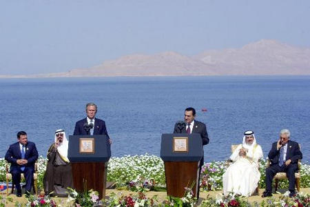 President Bush and Egyptian President Hosni Mubarak speak next to the Red Sea while the other four Arab leaders listen, Sharm A-Sheik, June 3, 2003.