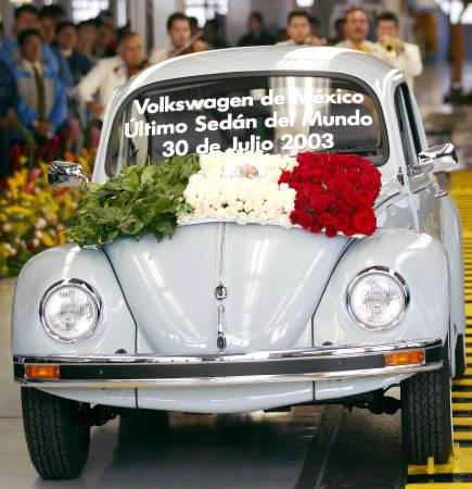 The last VW Beetle is decorated with a wreath of roses and a message on its windscreen which reads Volkswagen of Mexico last Sedan in the World, 30th July 2003.