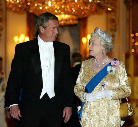 Britain's Queen Elizabeth arrives with U.S. President George W. Bush for the Buckingham Palace state banquet in honor of the President during the first day of his four day state visit to Britain, London, November 19, 2003.
