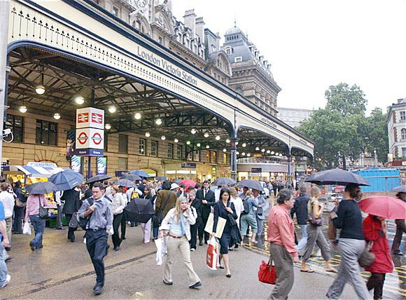 Victoria Station after a power failure that lasted 40 minutes, London, August 28, 2003.