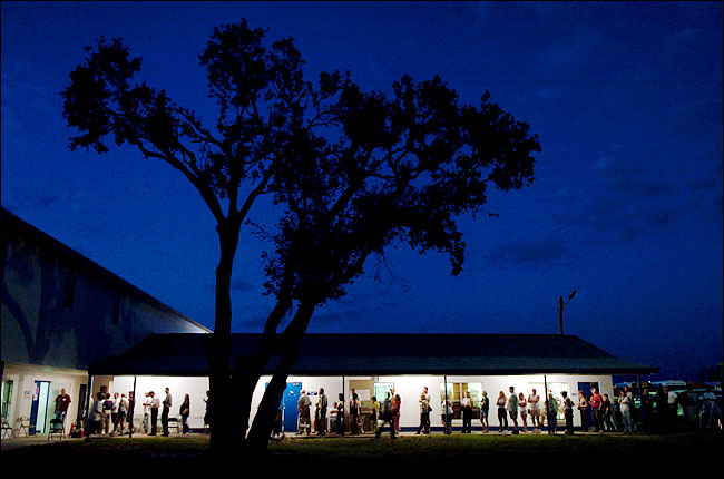 As night falls, voters are still lined up outside a polling place in Port Charlotte, Florida, November 2, 2004.