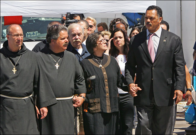 Mary Schindler (3rd R), mother of severely brain-damaged Florida woman Terri Schiavo, holds hands with US civil rights activist Rev. Jesse Jackson (R) and family spiritual advisers the Franciscan Brothers of Peace Hilery McGee (2nd L) and Paul O'Donnell (L), followed by Schiavo's father Bob Schindler (3rd L) and sister Suzanne Vitadamo (2nd R), as they walk in front of the Woodside hospice, Pinellas Park, Florida, March 29, 2005.