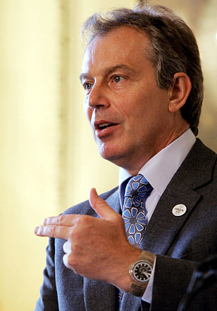 Prime Minister Tony Blair answers reporters' questions, London, June 10, 2005.