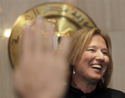 Israeli Foreign Minister Tzipi Livni talks during a news conference, in the front of Egyptian Presidency logo at the Presidential palace, following her meeting with Egyptian President Hosni Mubarak, Cairo, Egypt, December 25, 2008.