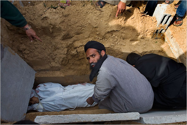 On the tweny-first day of Israels war against Gaza, Gazans bury a 12-year-old boy killed during an Israeli airstrike in Rafah, January 16, 2009.