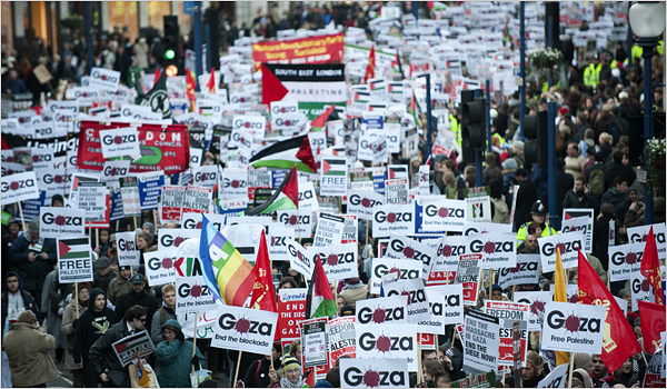 A demonstration against BBC in central London to protest the broadcasters refusal to carry a video appeal for relief aid for Gazans, January 24, 2008.