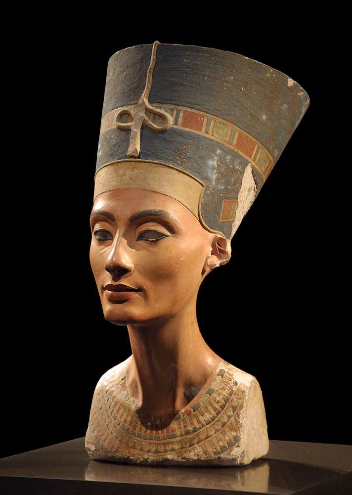 Nefertiti bust, Neues Museum, Berlin.