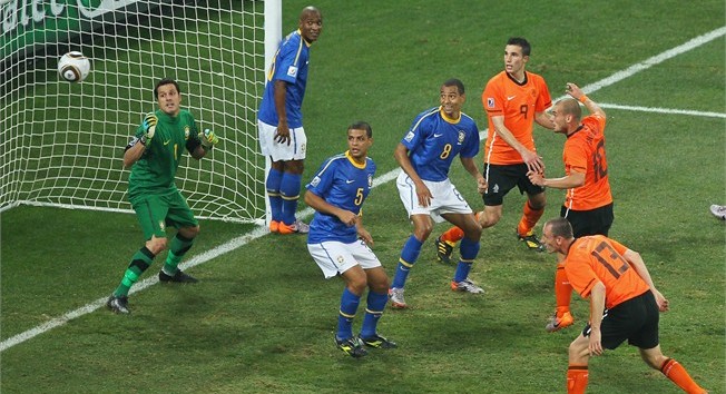 Netherlands' Wesley Sneijder (shirt 10) scores his team's second goal to win the 2010 FIFA world Cup Quarter Final match against Brazil by 2-1, Port Elizabeth, South Africa, July 2, 2010.