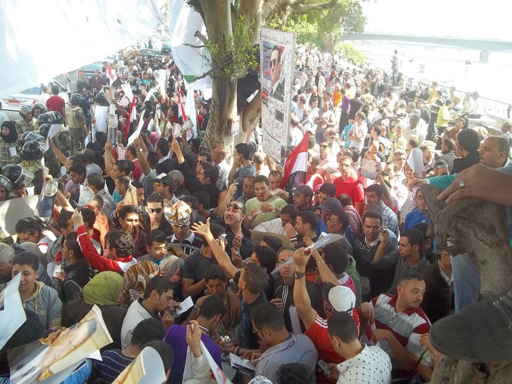 Thousands of Mubarak supporters vow to honor his legacy, Maspero, downtown Cairo, April 25, 2011.