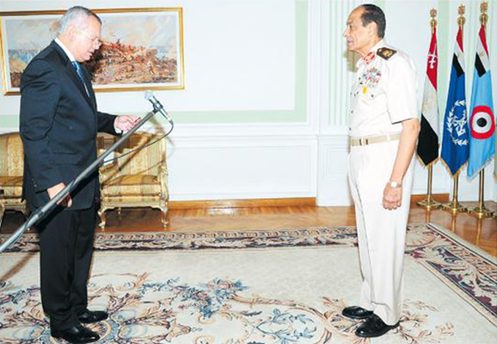 Mohammed Al-Oraby swears in as the new Egyptian Froeign Affairs Minister in front of Field Marshal Mohammed Hussein Tantawy, Chairman of the Supreme Council of the Armed Forces of Egypt, Cairo, June 26, 2011.