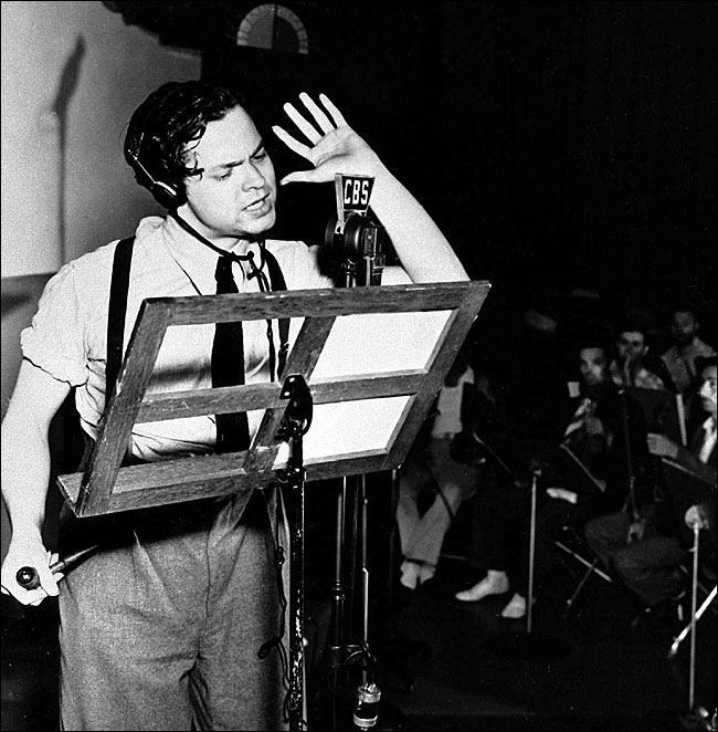 Orson Welles scaring listeners in his radio broadcast of 'The War of the Worlds' (1938).