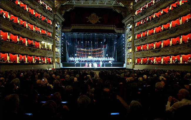 An opening-night crowd applauds the cast after a performance of the Salieri rarity, Europe Riconsciuta, December 7, 2004.