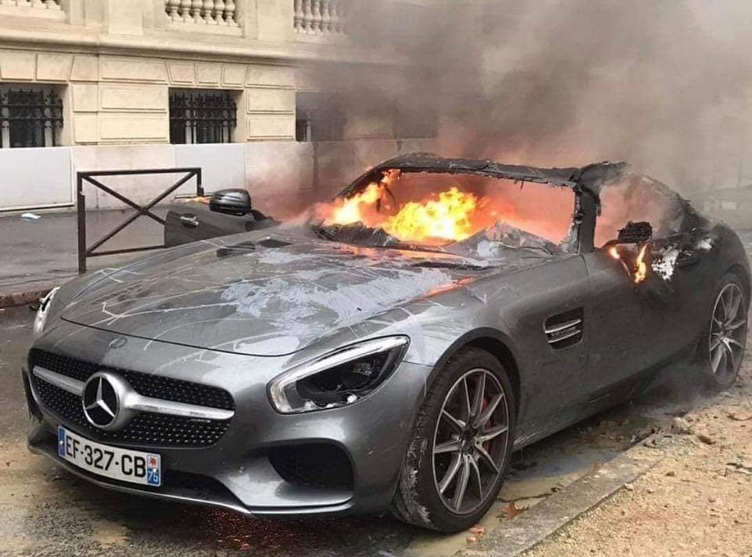 A burnt car in avenue Klber, Paris, December 8, 2018.